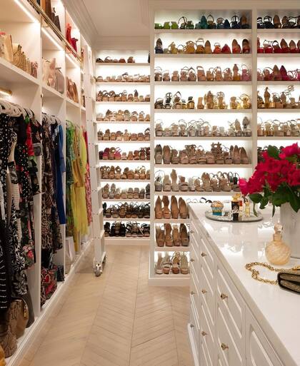 El enorme vestidor que tiene la actriz en casa (Foto: Instagram @archdigest)