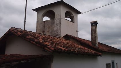 El entonces superintendente de la Policía Federal en Sao Paulo, Romeu Tuma análisis de los huesos de Josef Mengele