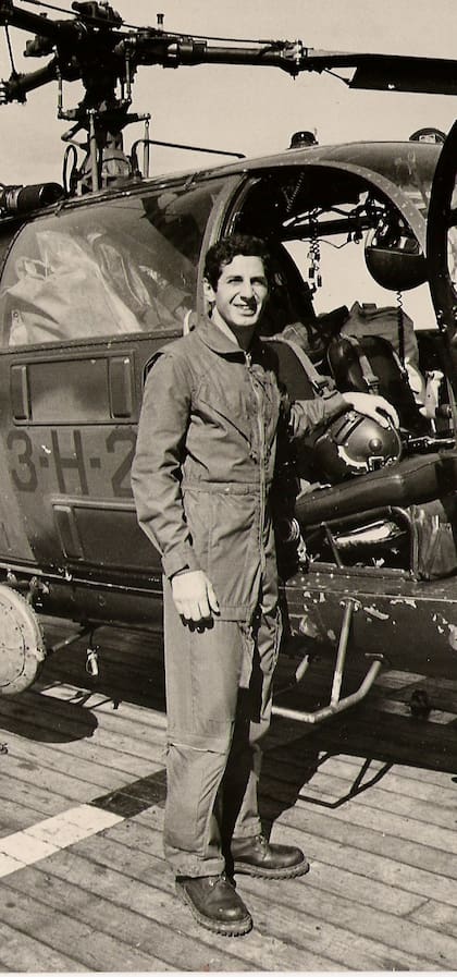 El entonces Teniente de Corbeta, Aviador Naval, Miguel Fajre. (Gentileza Miguel Fajre).