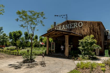 El entorno natural y agreste condicionó la idea de la decoración interior
