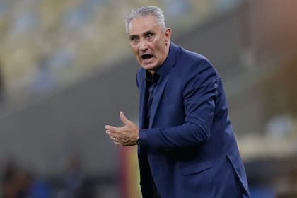 El entrenador accedió a no convocar a los futbolistas del medio local que estén, durante la semana de los partidos, compitiendo para sus respectivos clubes