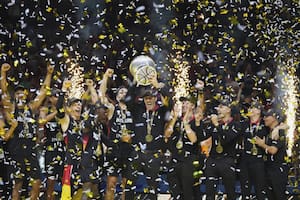 Alemania se sobrepuso a un "cambio" urgente de entrenador y derrotó a Turquía en la final de la mano de su figura