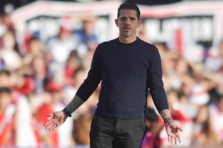 El entrenador argentino Fernando Gago recibe el alta tras sufrir un infarto agudo