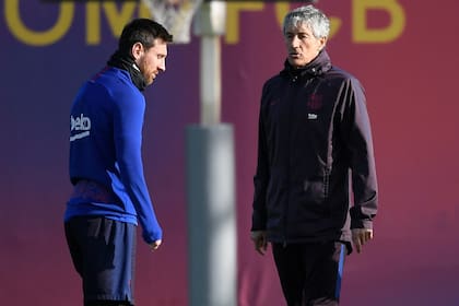 El entrenador de Barcelona tiene pensado jugar con línea de tres defensroes, cinco volantes y Messi y Suárez como delanteros
