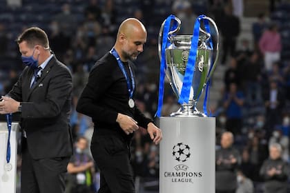 El entrenador de Manchester City fue duramente criticado por la prensa escrita de Inglaterra a quien trataron de "profesor loco", arrogante e insensato.