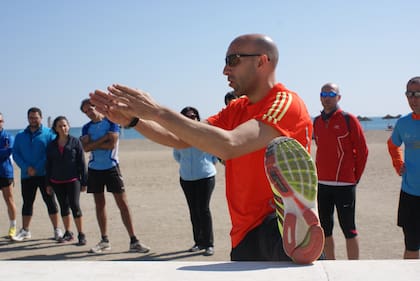El entrenador debe estar en todas las fases del desarrollo del atleta
