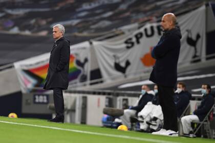 Un duelo de los más esperados de la Premier League: juegan los equipos de José Mourinho, DT de Tottenham, y Pep Guardiola, entrenador de Manchester City.