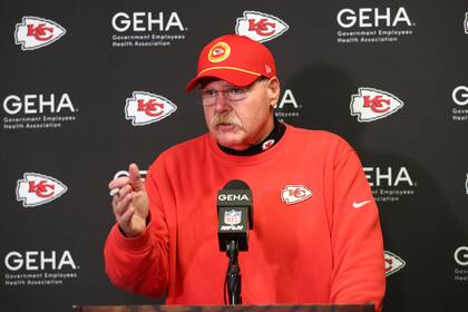 El entrenador en jefe de los Chiefs de Kansas City, Andy Reid, habla durante una conferencia de prensa después de un partido contra los Bills de Buffalo, el domingo 17 de noviembre de 2024, en Orchard Park, Nueva York. Los Bills ganaron 30-21. (AP Foto/Jeffrey T. Barnes)
