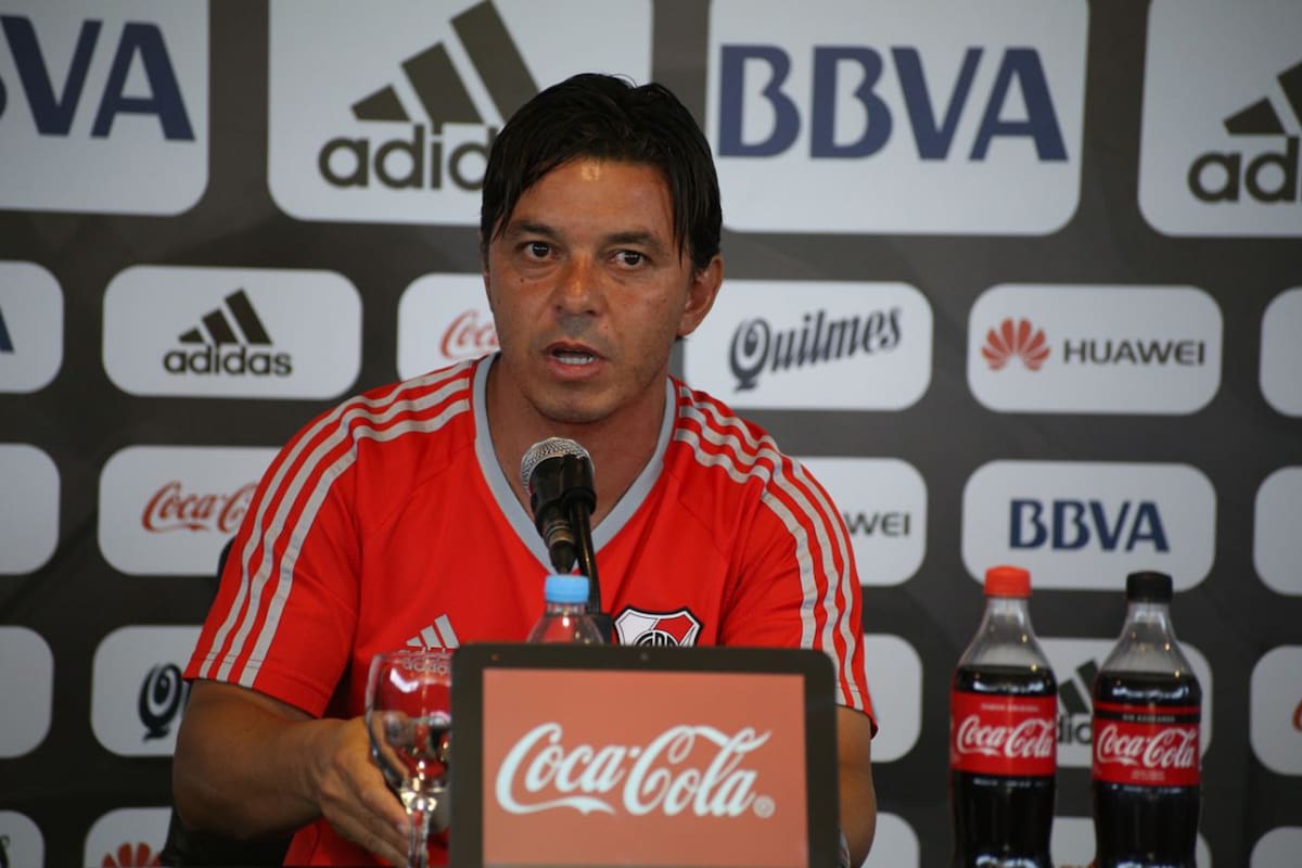 El entrenador millonario no confirmó el equipo pero dejó en claro que habrá muchas variantes