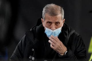 Todo huele a fin de ciclo para el Maestro Tabárez, el Alex Ferguson de Uruguay: hoy lo echarían