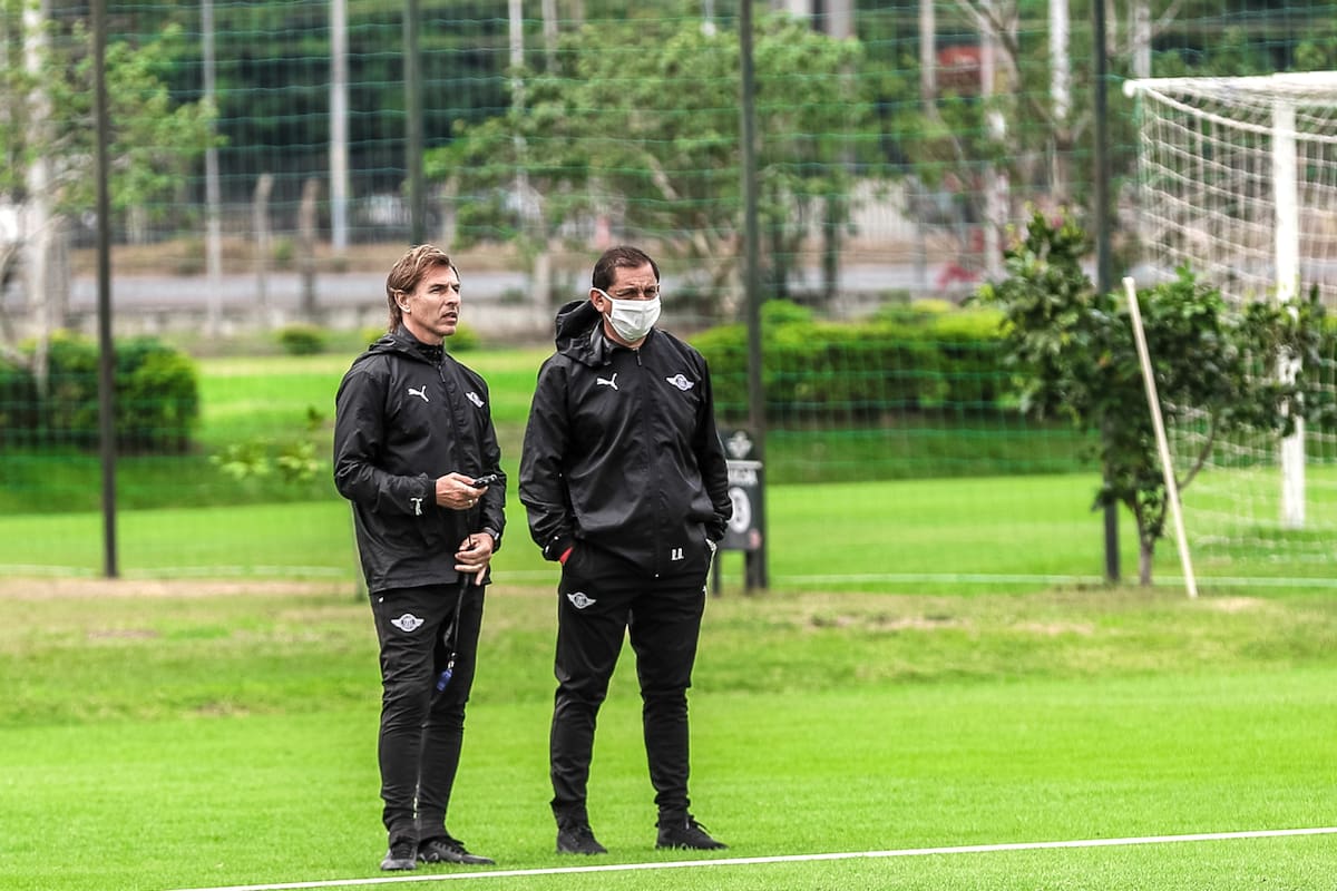 El entrenador Ramón Díaz, durante el entrenamiento del lunes de Libertad de Paraguay