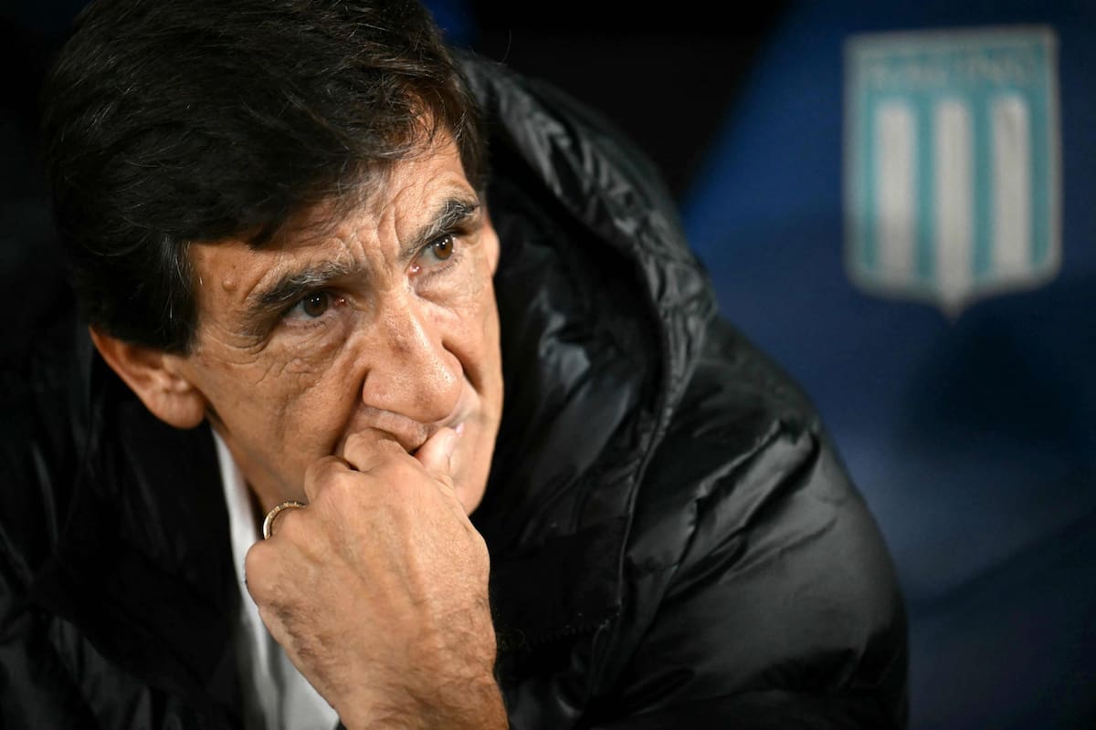 El entrenador se refirió a su futuro en el banco de la Academia