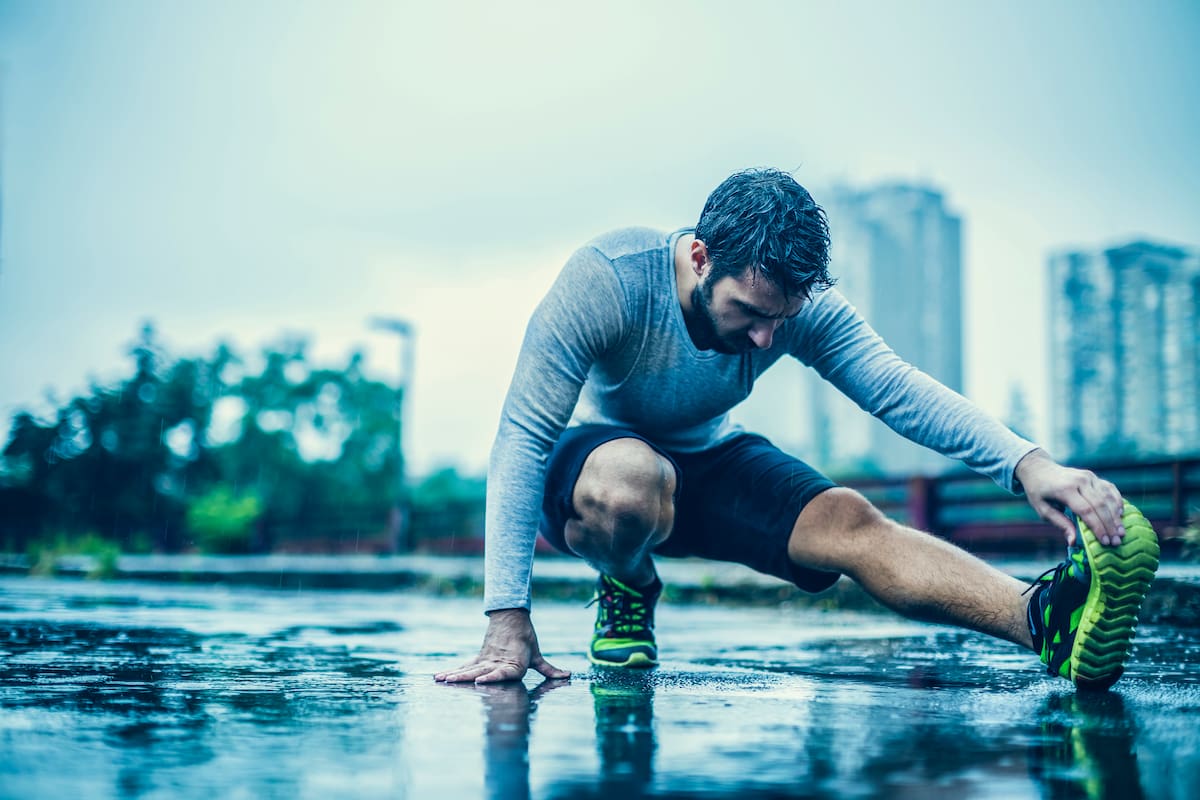 El entrenamiento bajo la lluvia suele potenciar la agilidad y la concentración y ayuda a desarrollar fuerza y equilibrio