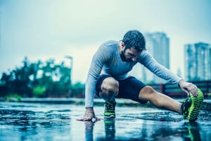 El entrenamiento bajo la lluvia suele potenciar la agilidad y la concentración y ayuda a desarrollar fuerza y equilibrio