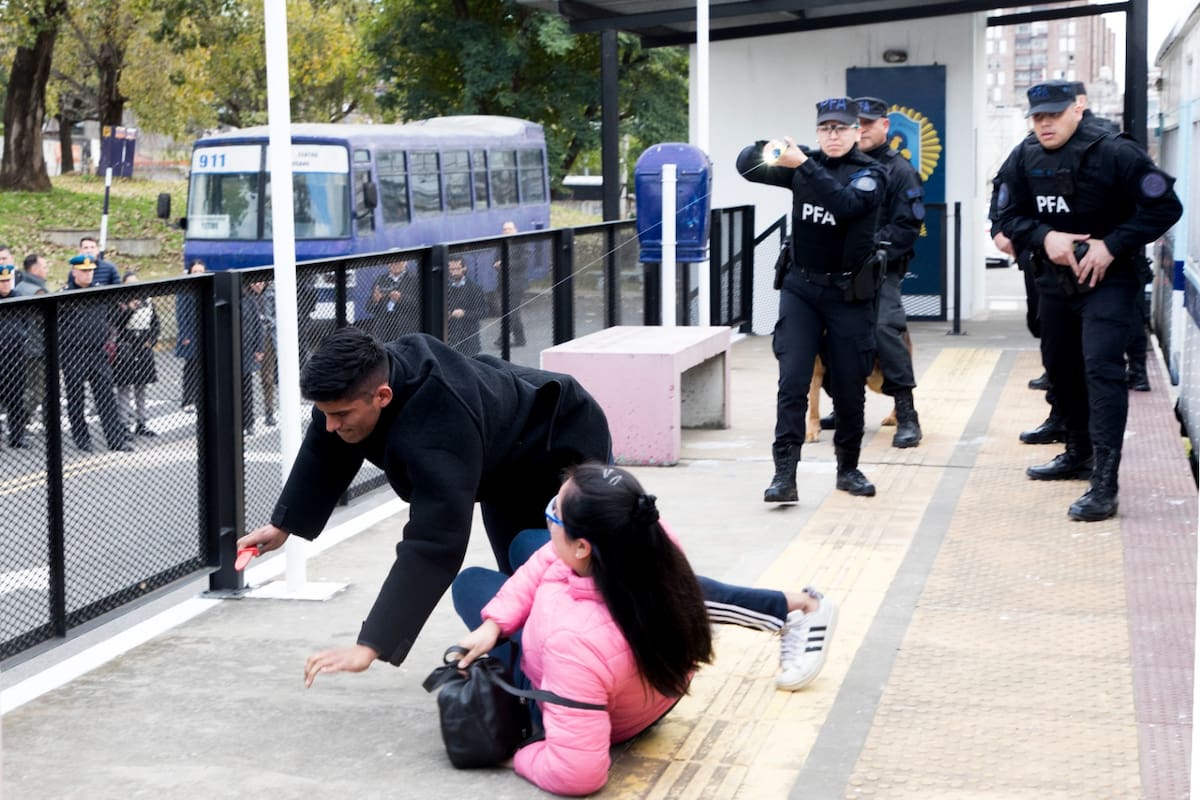 El entrenamiento de la PFA con pistolas Taser