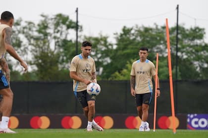 El entrenamiento de la selección Argentina en Estados Unidos el 23 de junio de 2024. Gonzalo Montiel y Lisandro Martínez