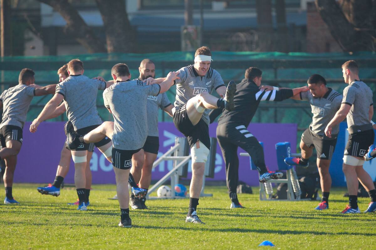 El entrenamiento de los neozelandeses en la cancha del SIC