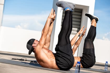 El entrenamiento Insanity consiste en bloques de trabajo intenso con pausas cortas de no más de 30 segundos