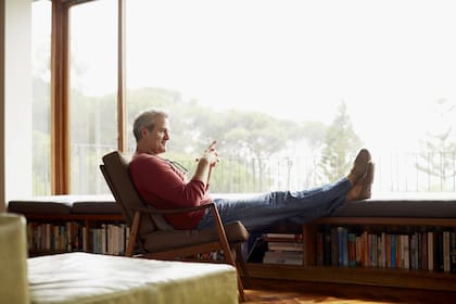 El envejecimiento masculino responde a un entramado de factores biológicos, psicológicos y ambientales que interactúan entre sí
