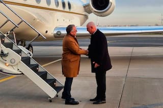 Rusia libera a estadounidense acusado de trabajar como mercenario en Ucrania, dice enviado de EEUU
