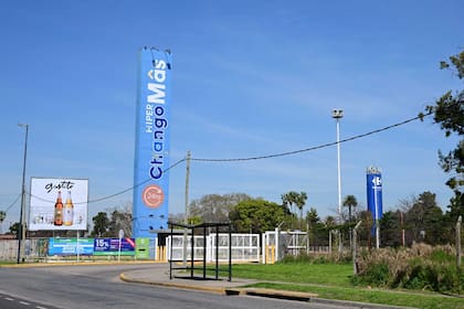 El episodio ocurrió en el hipermercado ubicado en Camino Centenario y 513