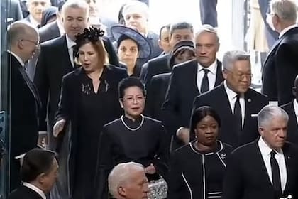 El episodio que protagonizó la mujer del embajador argentino en el funeral