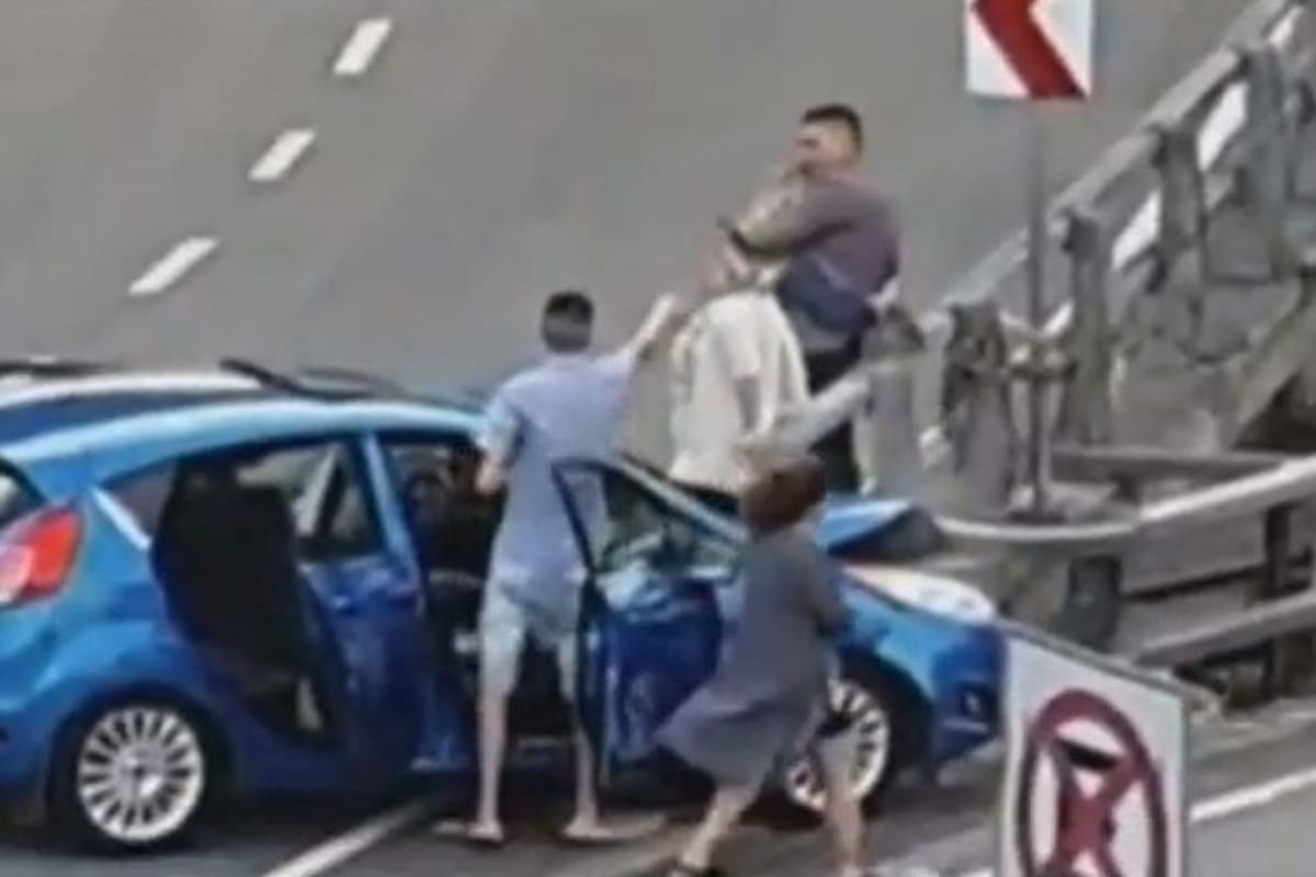 El episodio quedó registrado en una cámara de seguridad