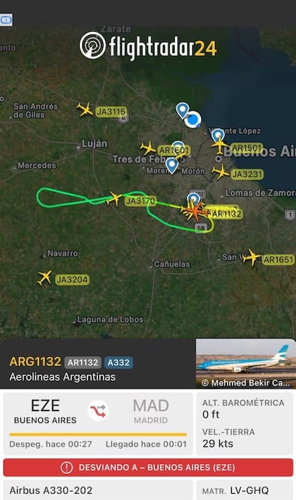 El episodio se registró en el vuelo de Aerolíneas Argentinas que viajaba a Madrid con 225 pasajeros y debió regresar a Ezeiza tras detectarse una falla en uno de sus motores