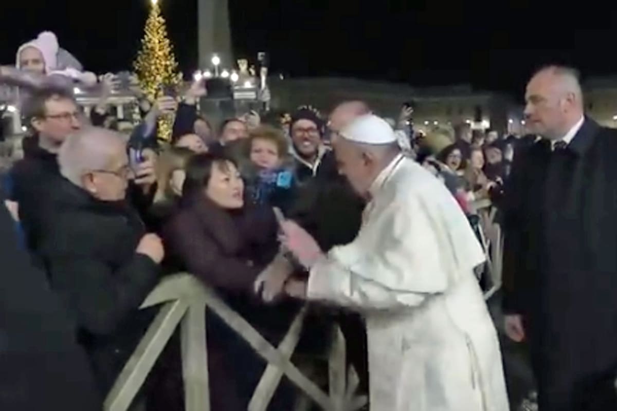 El episodio tuvo lugar en la noche del 31 de diciembre en la Plaza de San Pedro