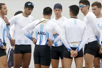 El equipo argentino de 4 pares de remos cortos, que había resultado segundo en Lima, detrás de Uruguay, pero heredó la medalla dorada; lo conformaron Brian y Cristian Rosso, Ariel Suárez y Rodrigo Murillo.