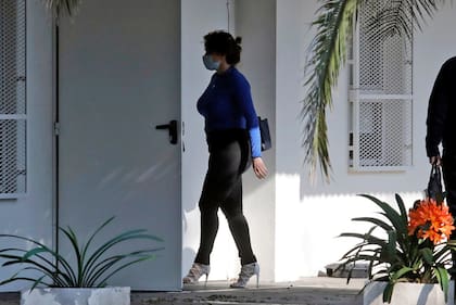 Virginia Kreimer, la perita de la querella, en el momento de ingresar en el edificio del Equipo Argentino de Antropología Forense