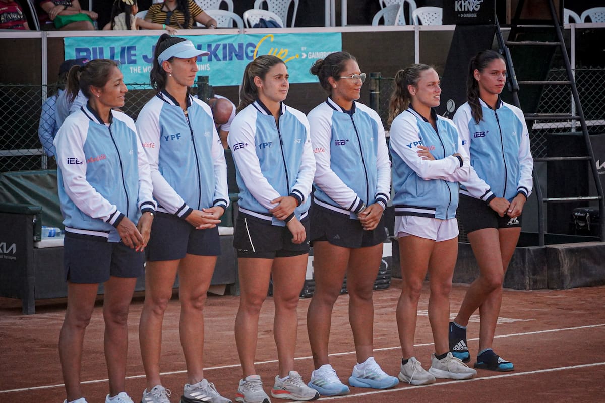 El equipo argentino de la BJK Cup, en Ibagué, hace unas semanas: Paola Suárez (capitana), Nicole Fossa Huergo, Julia Riera, Luisina Giovannini, Martina Capurro y Carla Markus