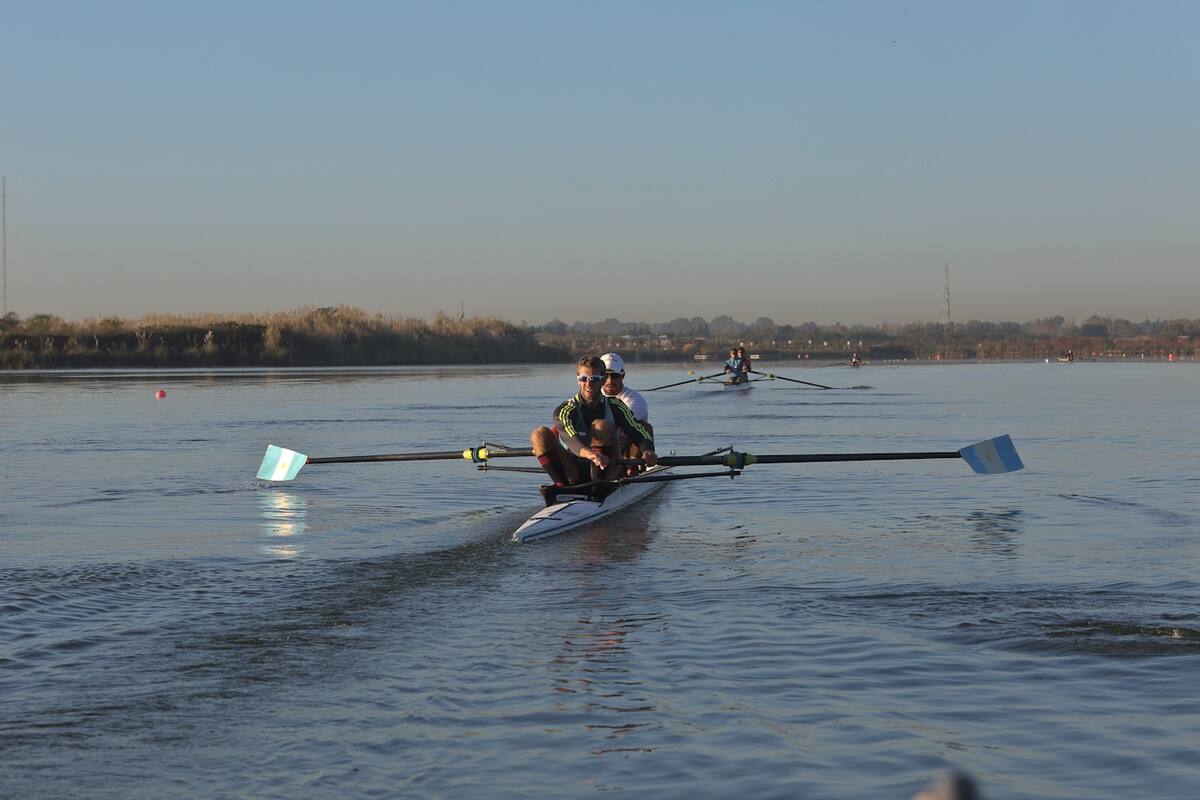 El equipo argentino de remo entrena en la pista de Nordelta por el mal estado del rio en Tigre