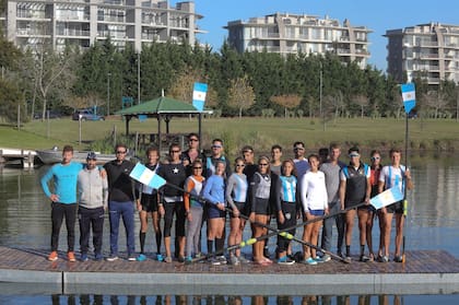 El equipo argentino de remo se entrena en la pista de Nordelta