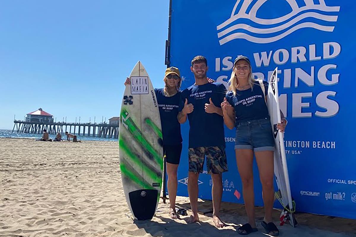 El equipo argentino está listo para el comienzo del Mundial ISA de surf, en la mítica playa de Huntington, en California; Ornella Pellizzari, Santiago Muñiz y Lucía Indurain esperan su momento