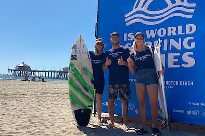 El equipo argentino está listo para el comienzo del Mundial ISA de surf, en la mítica playa de Huntington, en California; Ornella Pellizzari, Santiago Muñiz y Lucía Indurain esperan su momento