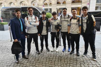 El equipo argentino Isurus Gaming debutó en Worlds 2019, la copa del mundo de League of Legends. Dejó una buena imagen al debutar con un triunfo y una derrota, y buscará la clasificación este viernes