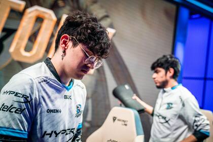 El equipo argentino Isurus Gaming sigue a paso firme en Worlds 2019, el torneo mundial del videojuego League of Legends. Quedó segundo en su grupo en la fase inicial, y ahora disputará un mano a mano por un lugar en la etapa final de grupos de la competencia