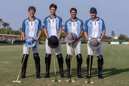 El equipo argentino: Nicolás Tomasevich, Ciro
Urturi, Segundo Fernández Llorente y Santiago
Laborde