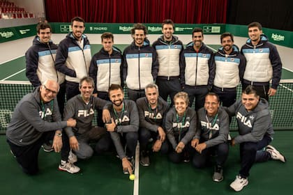 El equipo argentino posa en la Caja Mágica, donde jugará desde el martes las finales de la Copa Davis