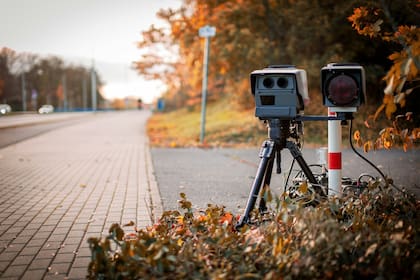 El equipo automático comenzará a capturar placas traseras únicamente cuando los vehículos superen el límite en al menos 11 mph