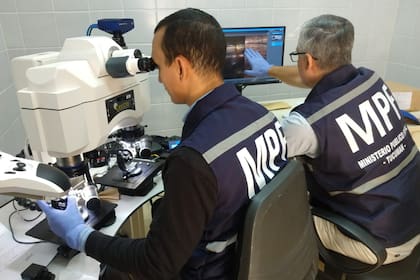 El Equipo Científico de Investigaciones Fiscales realizó las pericias en balística que permitieron establecer que Espinoza murió como consecuencia del disparo que recibió de un arma 9 mm, reglamentaria de la policía de Tucumán