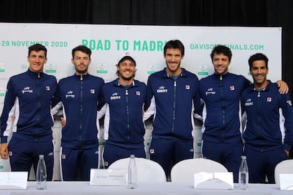 El equipo completo de Argentina para enfrentar la serie de la Copa Davis: Bagnis, Londero, el capitán Gaudio, Mayer, Zeballos y González