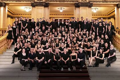El equipo completo del Ballet Estable del Teatro Colón de cara a una nueva temporada, la segunda con dirección de Julio Bocca