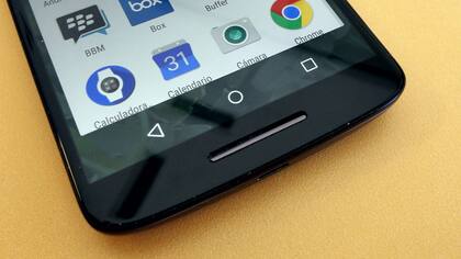 El equipo corre Android 5.1.1 con todos los agregados clásicos de la línea Moto