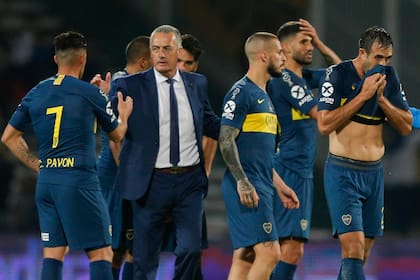 El entrenador de Boca se mostró molesto por un error de Pitana en el segundo gol
