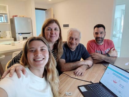 El equipo de Amnova Biotech: Pilar Ferrer, Daniela Olea, Alejandro Berra y Mariano Berra