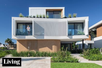 El equipo de arquitectos estudió el trayecto del sol en el terreno y notaron que en el frente iba a ser necesario una protección frente al la luz solar del oeste, que suele ser intensa. Es por esto que colocaron una serie de ventanas que ayudan a regular la exposición.