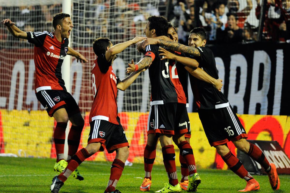 El equipo de Bernandi celebró con los goles de Scocco