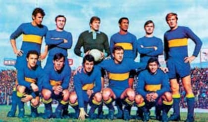 El equipo de Boca en el Metropolitano 1969. Parados: Rattin, Rogel, Roma, Meléndez, Suñé y Marzolini. Hincados: Novello, Cabrera, Angel Rojas, Nicolau y Villagra